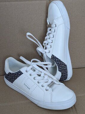 Women's Tommy Hilfiger Lorio Fashion Sneakers Size 7.5 White And Blue . Good Con